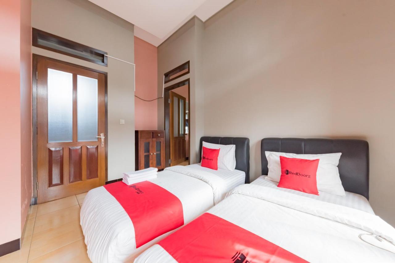 Reddoorz Syariah Near Politeknik Negeri Bandung Campus Hotel Cimahi Kültér fotó
