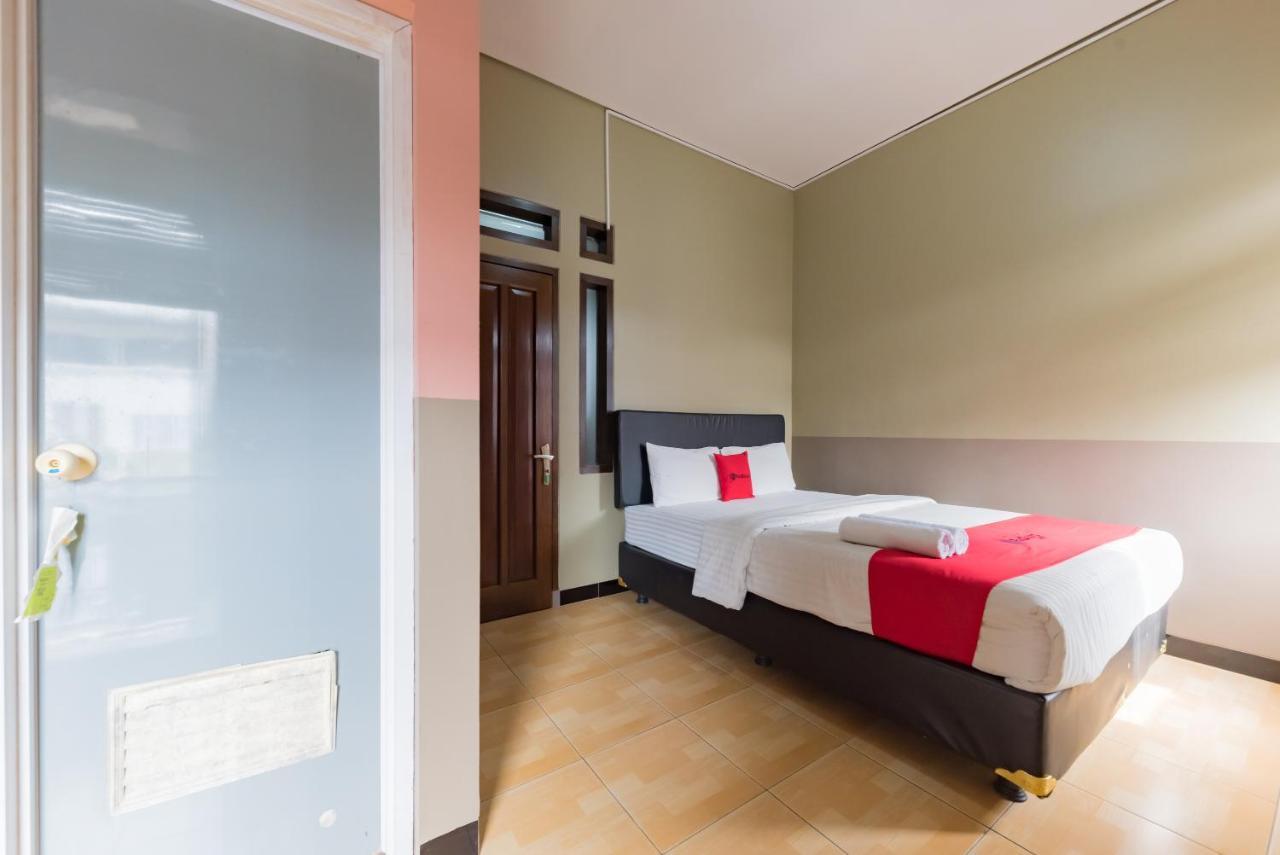 Reddoorz Syariah Near Politeknik Negeri Bandung Campus Hotel Cimahi Kültér fotó